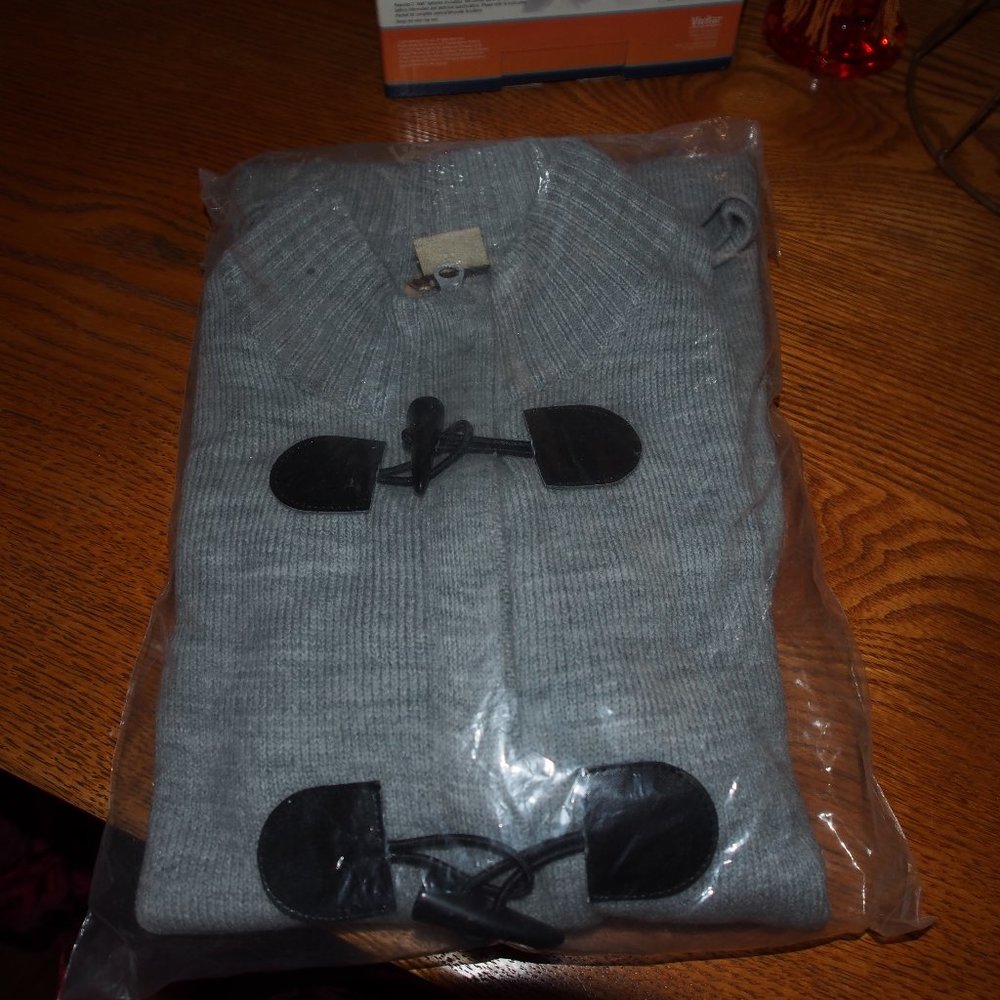 NIP  ARIZONA GREY CARDIGAN SWEATER SMALL 7-8 LOOP CLOSURES